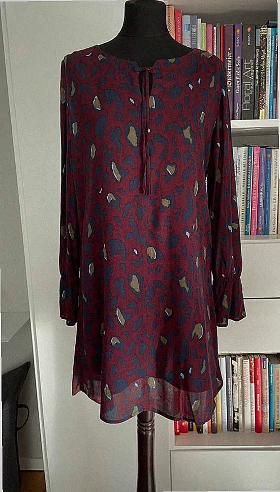 Tolles Damenkleid von RICH & ROAYL - Gr- XS - wie Neu - Animal - Weinrot
