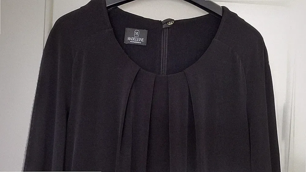 tolles Kleid Madeleine schwarz zartglänzend Raffungen gefüttert knielang Gr.38