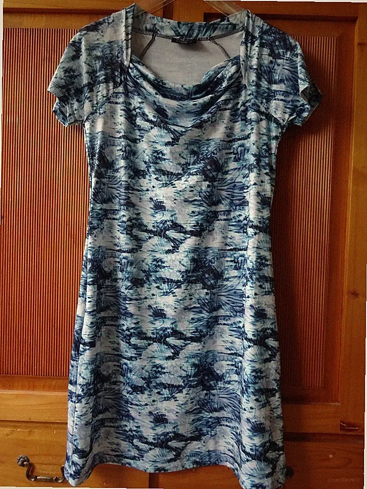 ** Tolles Koffer- Kleid ** Gr.36/38 ** wunderschömer Wasserfall- Ausschnitt **