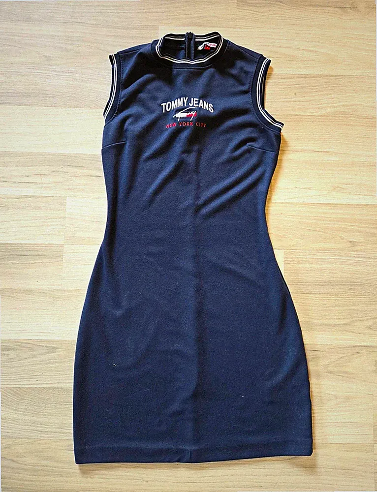 Tommy Jeans Damen Etuikleid Blau Kurz ärmellos Stehkragen Logo Größe S