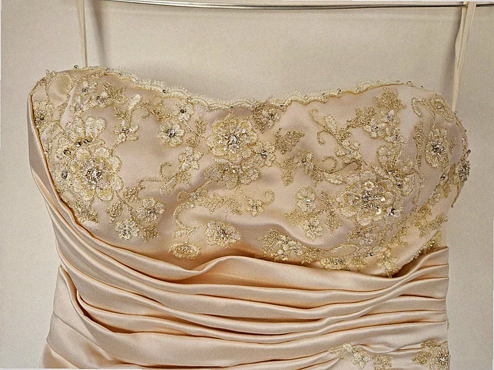 Trägerloses Champagner Satin & Spitze A-Linie Prinzessin Brautkleid