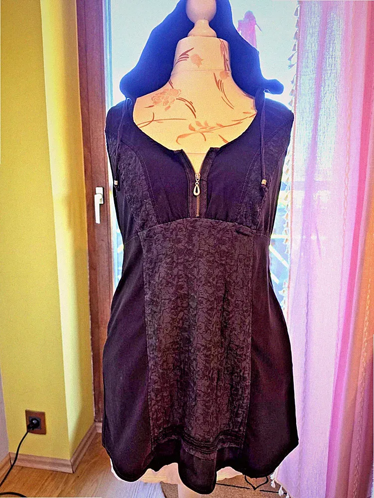 Tredy Kleid mit Kapuze Gr.44 L XL