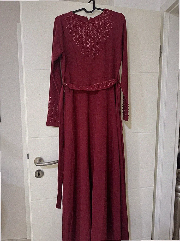 TRN Damen Maxikleid A-Linie bordeauxrot Perlen/Strass mit Gürtel Gr. 40