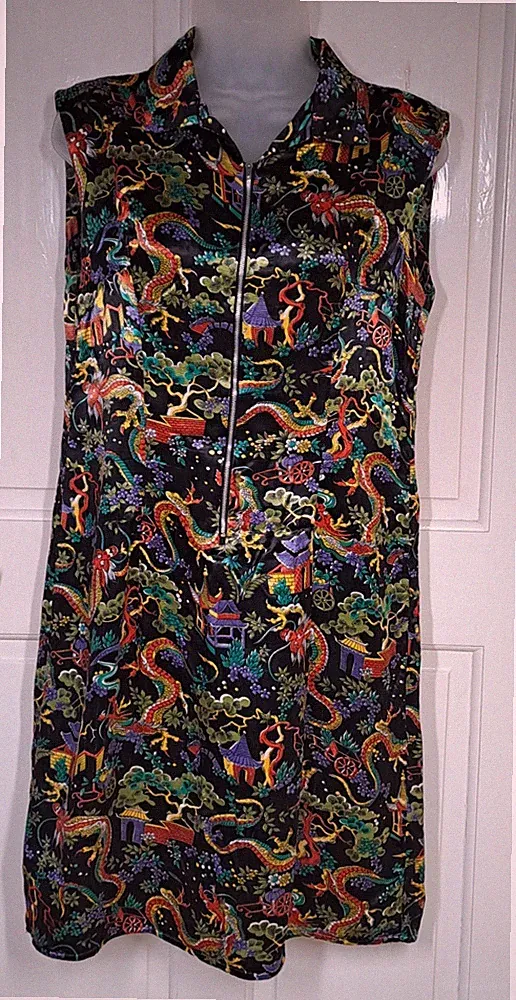 True Vintage 60er Handmade Etuikleid UK 10 buntes chinesisches Drachenmuster