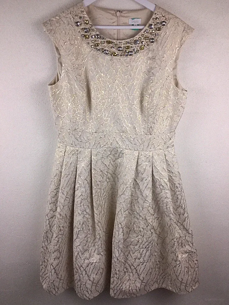 Untold; A-Linie Rundhals Ärmellos Straßsteine & Tull Kleid Hochzeits Kleid Gr.44