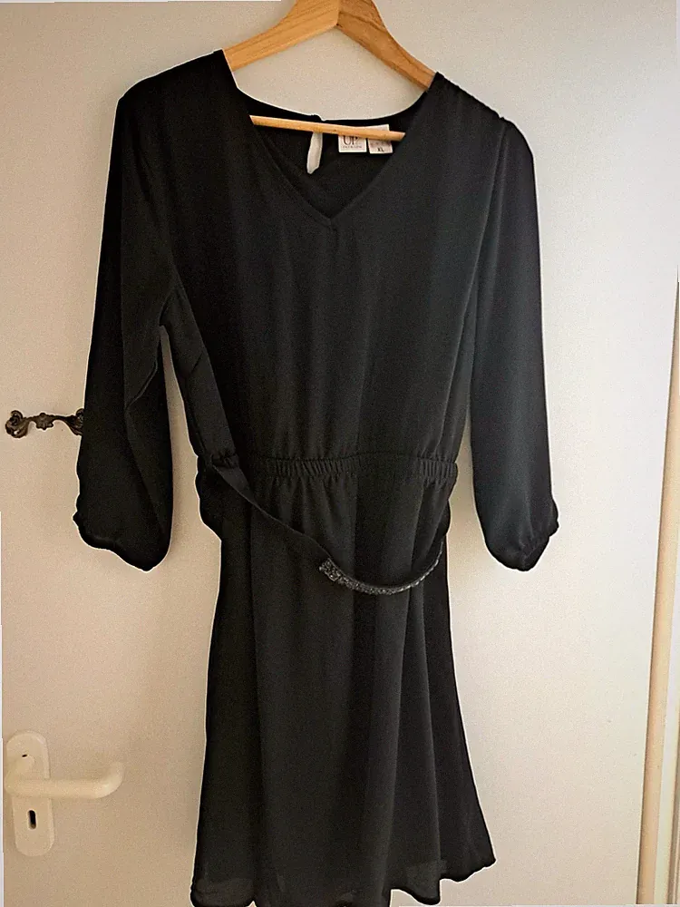 UP Fashion Damen Kleid kurz schwarz A-Linie V-Ausschnitt 3/4 Ärmel Gürtel XL