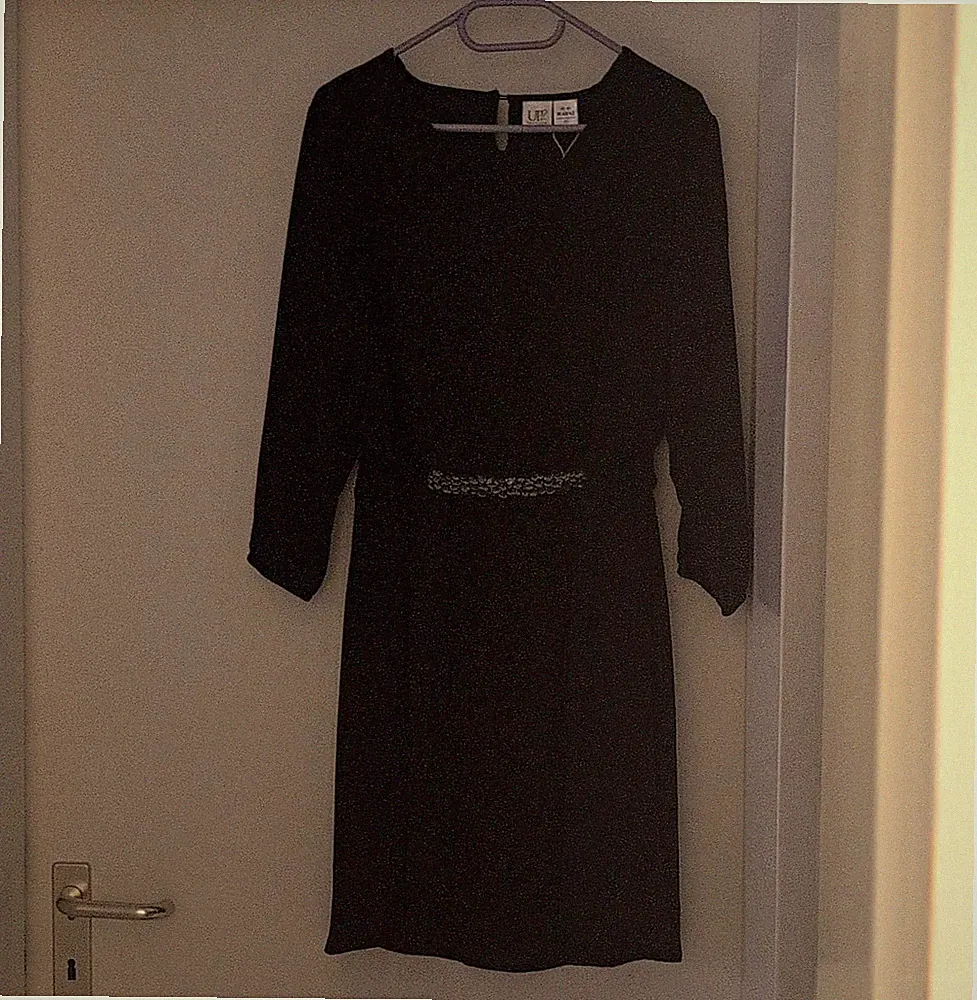 UP2 Fashion Etuikleid Gr. 40 schwarz Langarm Raglan Rundhals Strass