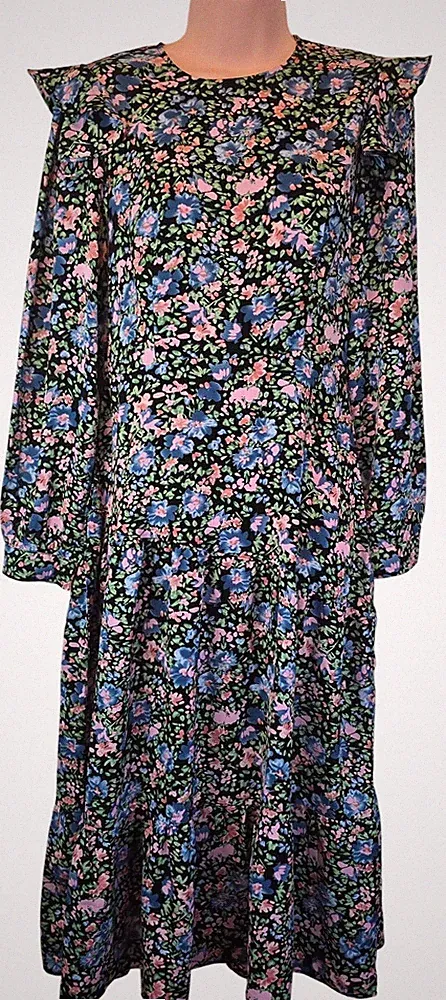 Urban Bliss Blumen Kleid Gr. 10 Schwarz Rosa Langarm Rüschen Skater Boho