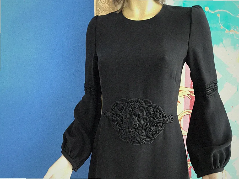 Bischofsärmel A Linien Kleid