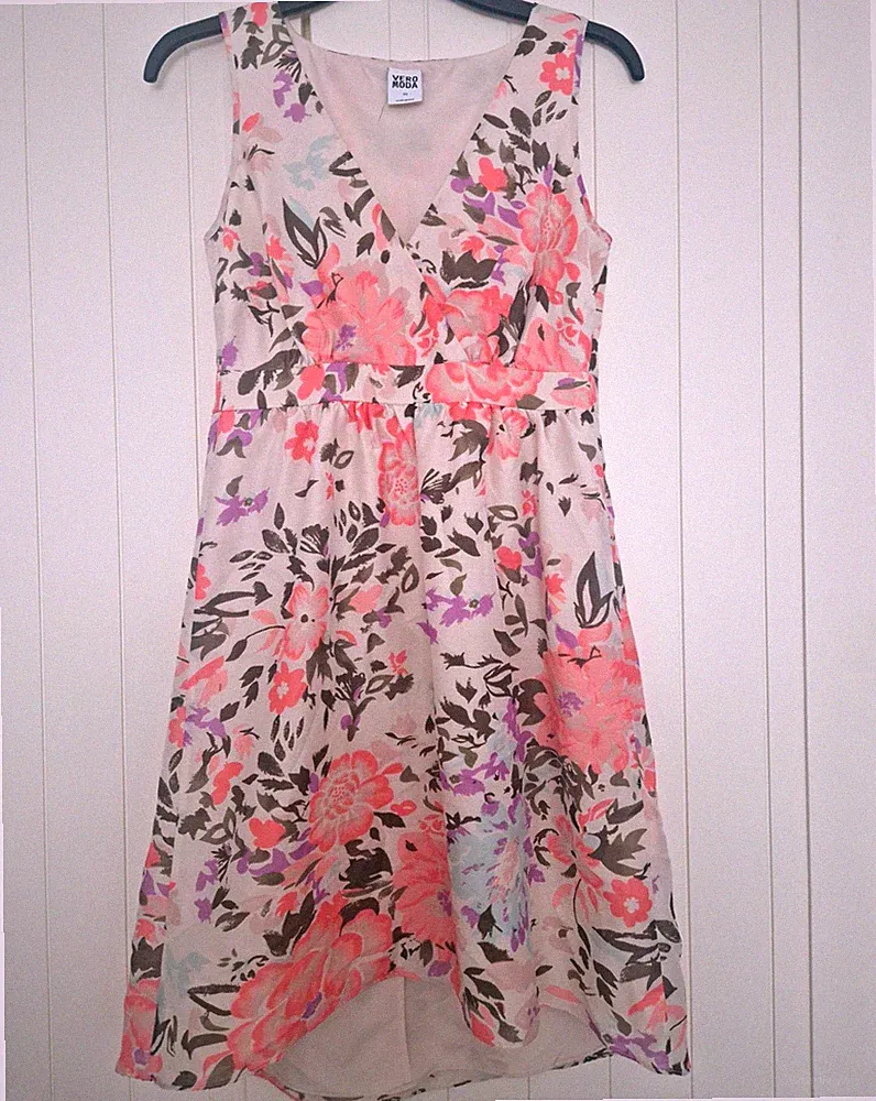 VERO MODA A-Linie Kleid Blumenmuster Gr. XS ärmellos V-Ausschnitt knielang