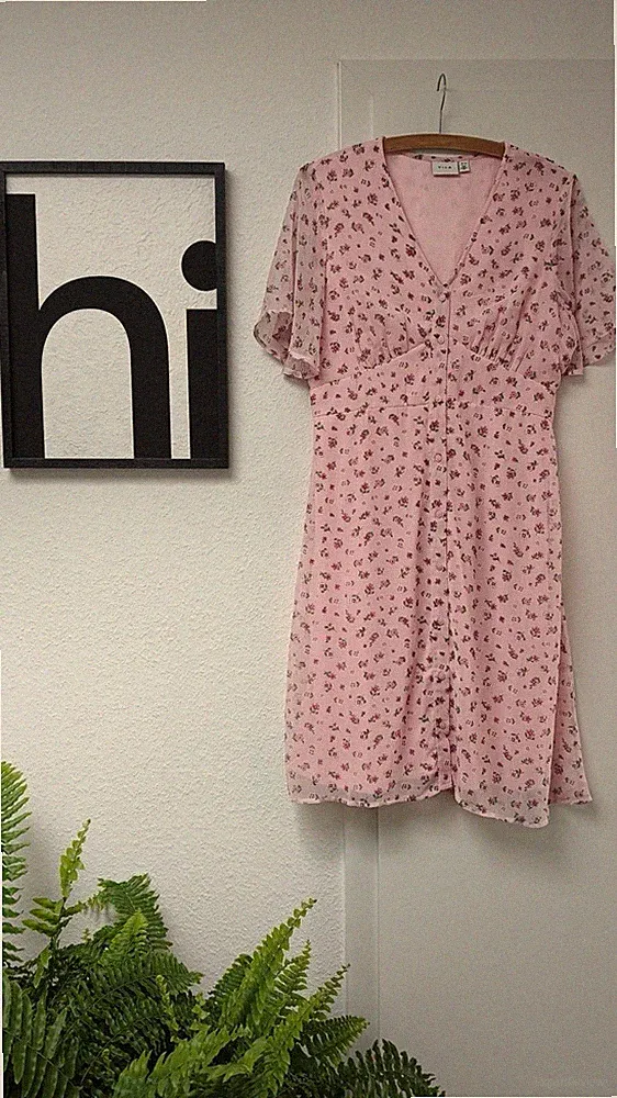 VILA Damenkleid Größe 40 Rosa A-Linie kurz Kurzarm V-Ausschnitt Blumen Knöpfe
