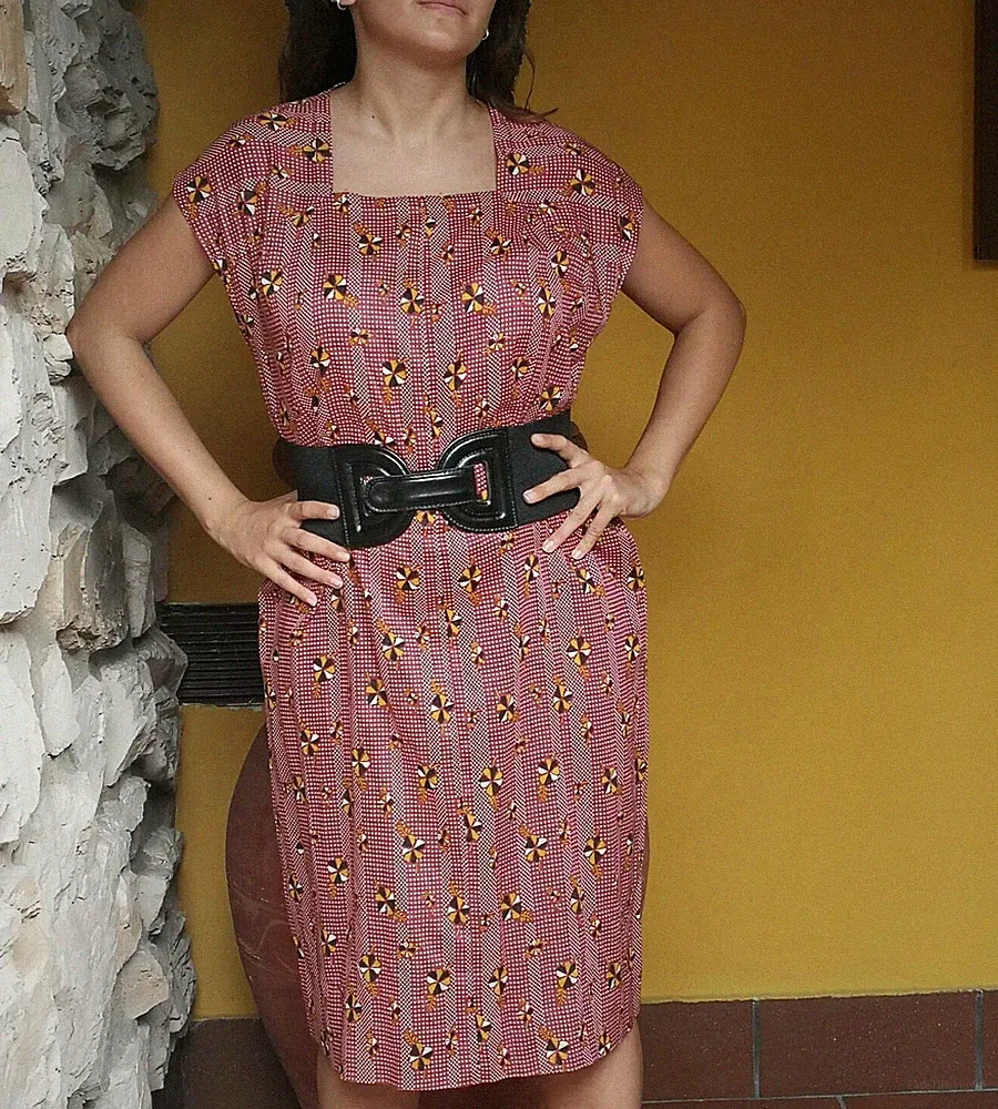 Vintage 70er Jahre Schneiderkleid Etuikleid Blumenmuster eckiger Ausschnitt S