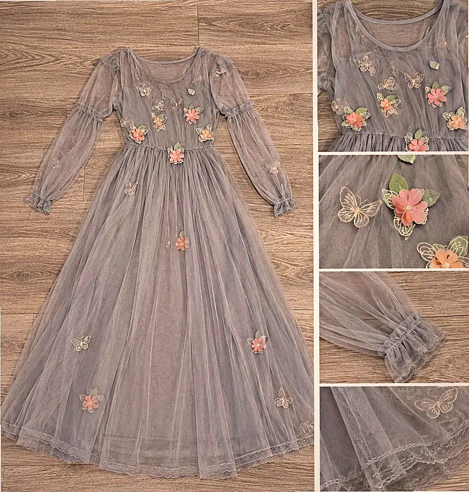 (Von 35 € auf 20 €) Tüllkleid grau mit Blumen und Schmetterlingen