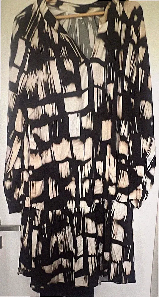 Wie Neu Louis & Mia Kleid Größe 44 Schwarz Weiß Abstrakt A-Linie mit Unterkleid
