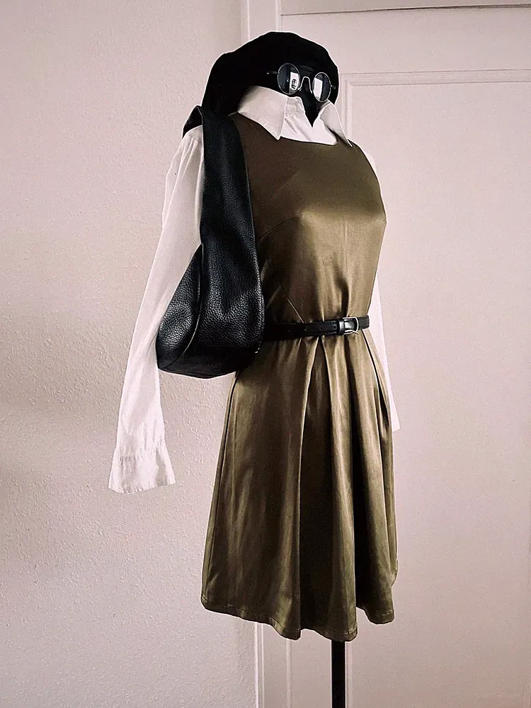 Wunderschön oliv Khaki glänzendes Etui Kleid amisu XS