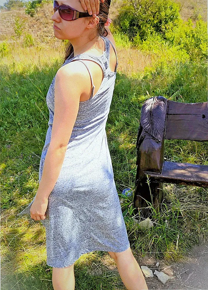 Wunderschönes ärmelloses Kleid 😊mit Aufschrift 😊 Gr. 146 😊kurz über Knie