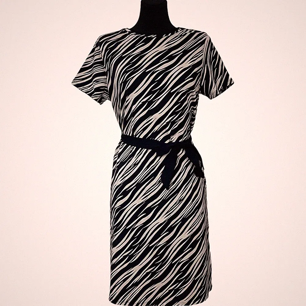 WUNDERSCHÖNES KLEID RETRO MOD LOOK TRIKOT ABSTRAKTES MUSTER VON MIR & ICH....