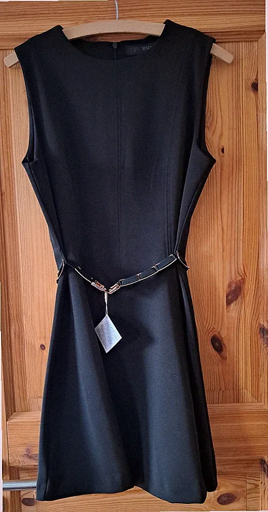 Wunderschönes Tailliertes schwarzes Kleid Gr: S mit Gürtel