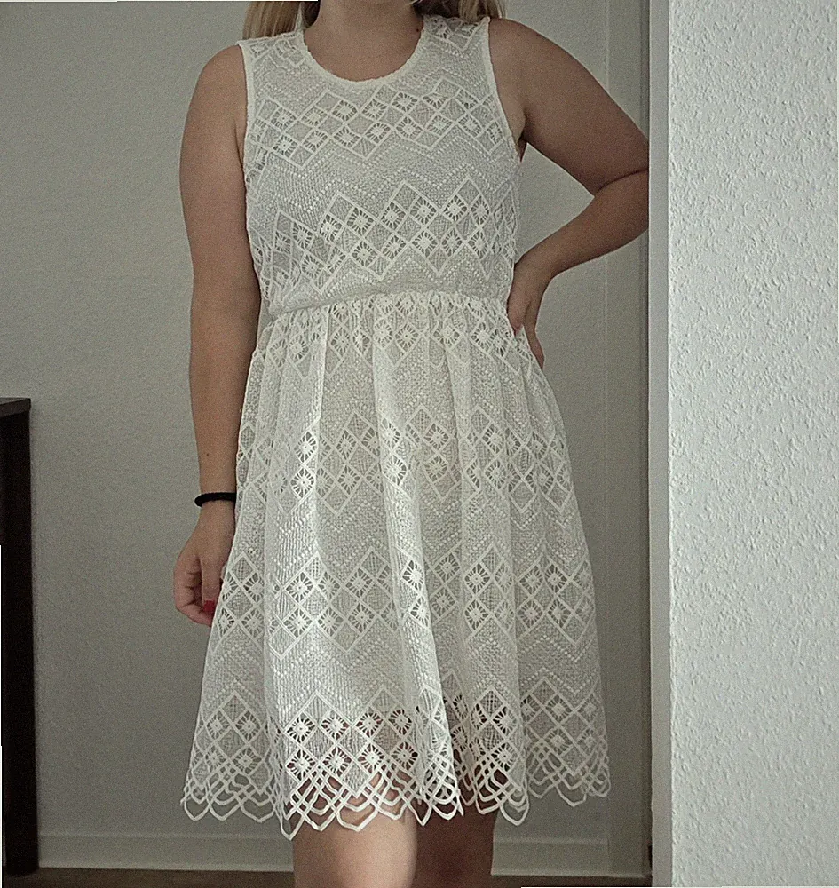 Y.A.S Damen Spitzenkleid Gr. XS weiß A-Linien-Kleid ärmellos knielang Rundhals