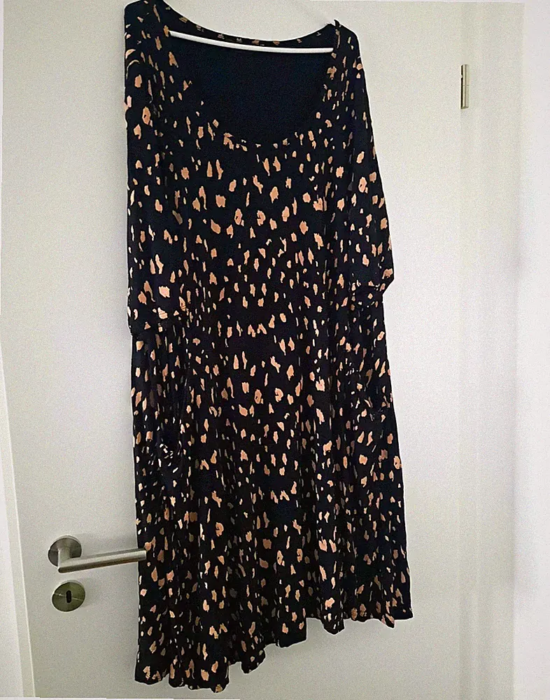 Yours Damen Kleid Midi A-Linie schwarz/beige Leopard gesmokt Langarm Gr. 54