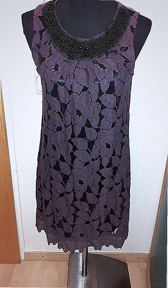 YUMI Kleid Gr. M/L 38 40 lila schwarz mit Perlen Vintage Romantik