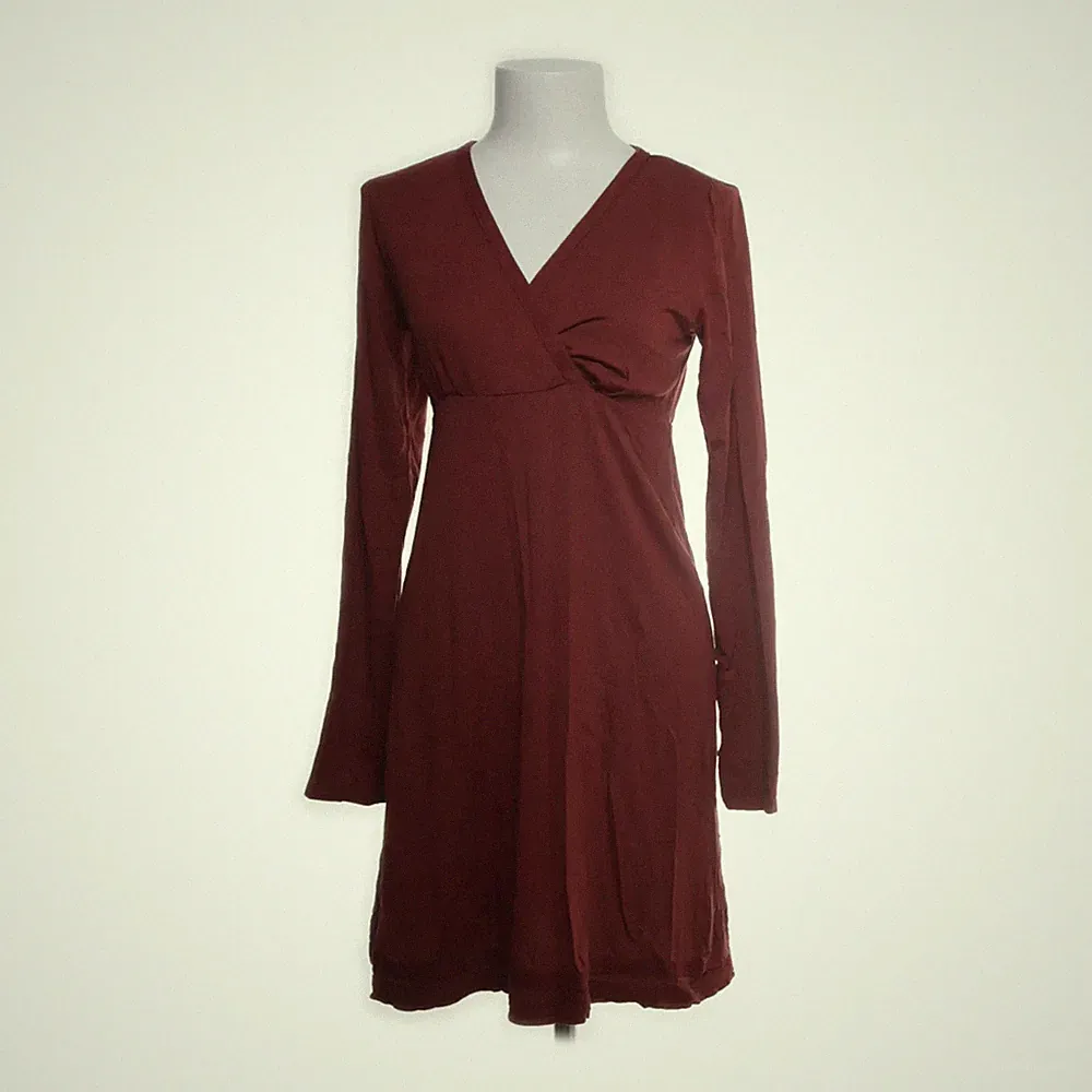 🌹Zalando Essentials tailliertes Kleid rot Gr. M aus Viskose