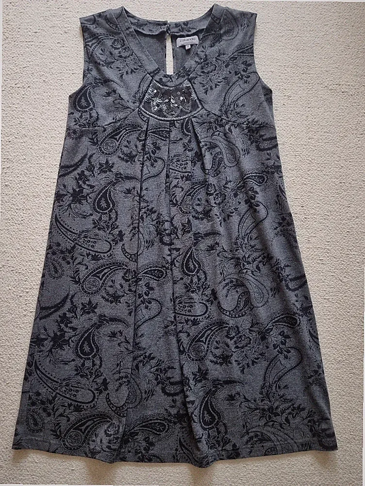 Zalando Sommer Kleid ärmellos elegant Gr M dunkel grau schwarz Paisley Muster