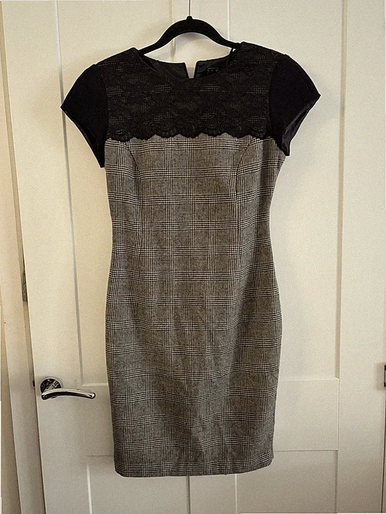 ZARA BASIC Wollmischung KLEID Größe M - schwarz Spitze Miederbesatz
