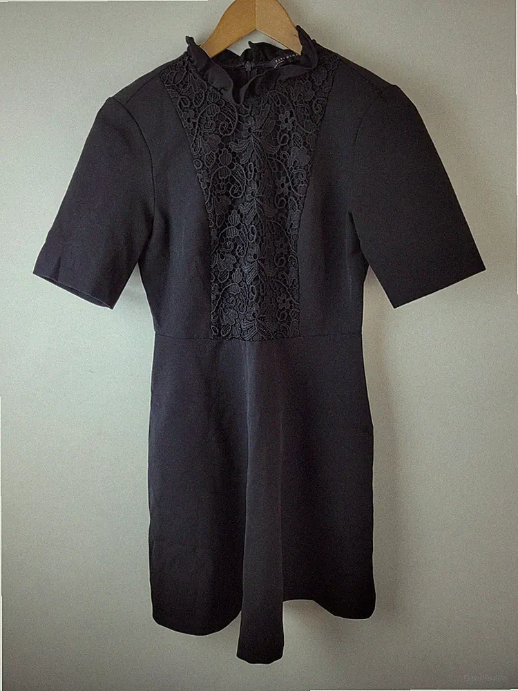 Zara Damen Gr. S schwarz Spitze Rüschen Ausschnitt kurz A-Linie Kleid formell Karriere