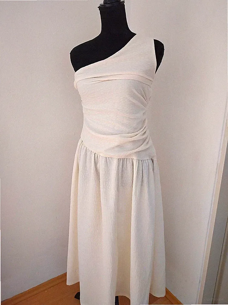 ZARA Damen One-Shoulder Kleid Midi Weiß Chiffon A-Linie Gr. M