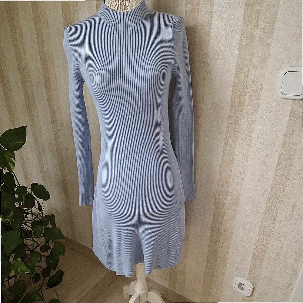 ZARA 💙 KLEID MIDIKLEID A-LINIE FEINSTRICK HELLBLAU Größe S