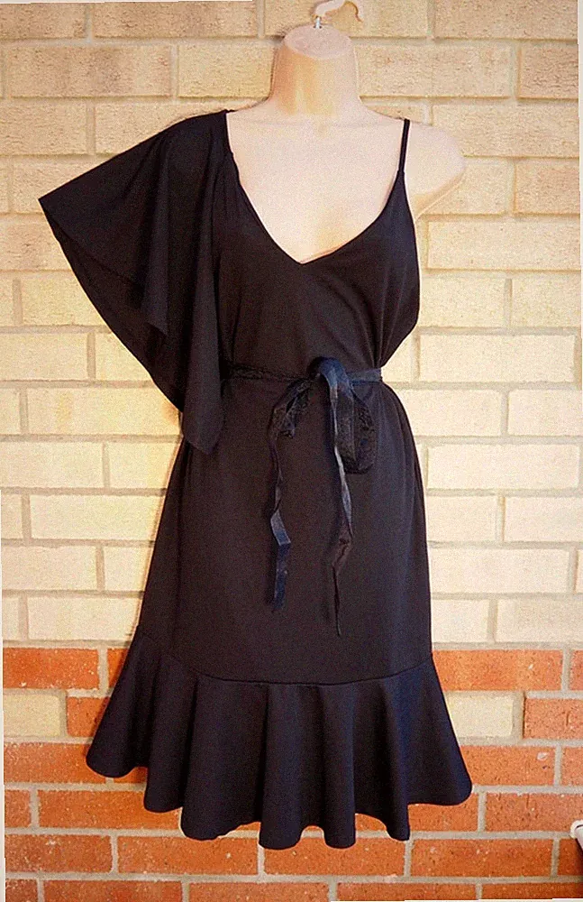 Zara Schwarz Rüschen Cape Kurzarm Träger Rüschen Saum Bodycon Party Kleid 8 10 S