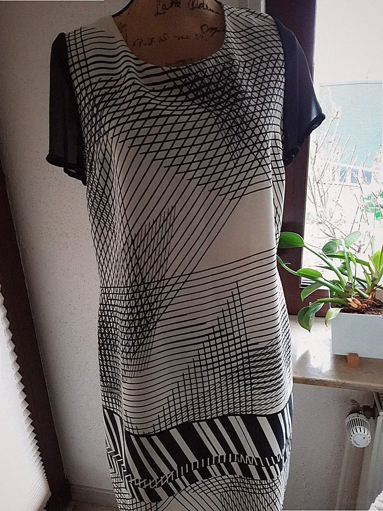 Zauberhaftes Kleid, Schwarz Creme, Teilweise Transparent 40
