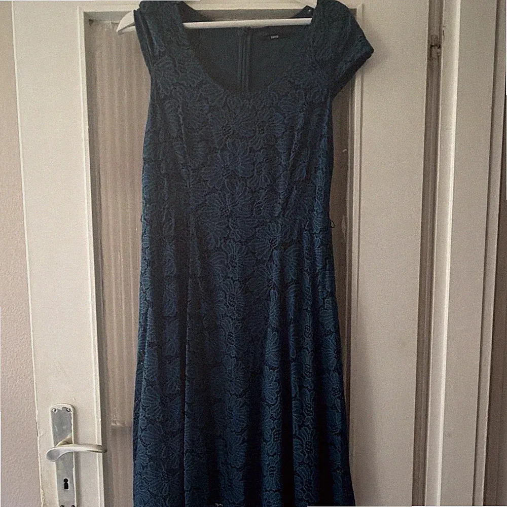 Zero Damen A-Linien Spitzenkleid blau knielang ärmellos Rundhals Gr. S