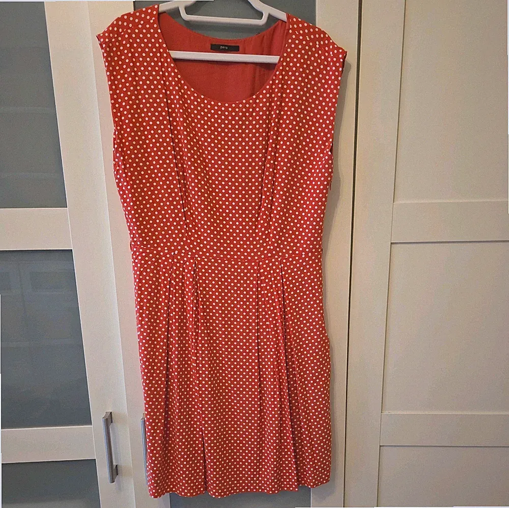 Zero Etuikleid Sommerkleid orange mit weißen Punkten Gr. 40 Viskose knielang